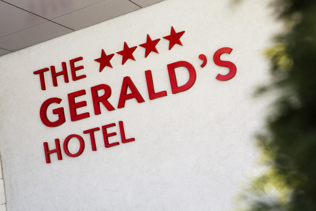 The Gerald'S Hotel Radauti Exterior photo